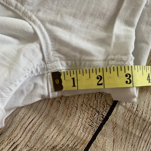 White distressed shorts by Hollister - Picture 5 of 5